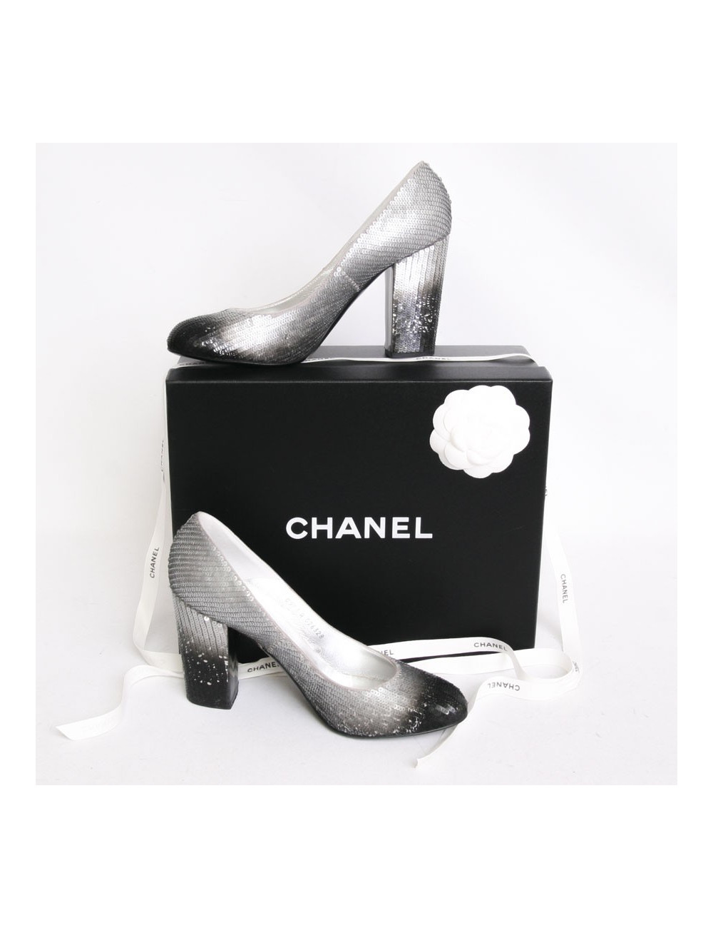 Escarpins CHANEL T 41.5 à sequins gris et noirs