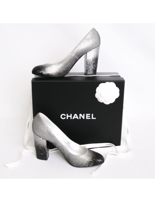 Escarpins CHANEL T 41.5 à sequins gris et noirs