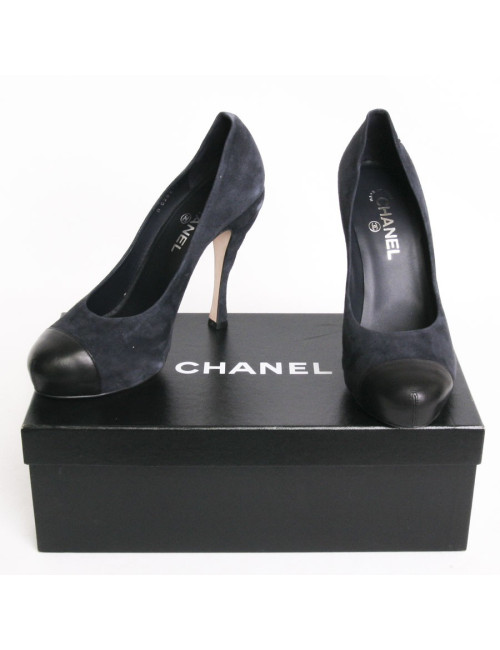Escarpins CHANEL T 41 veau velours marine et bouts noirs