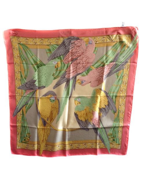 Carré de soie SALVATORE FERRAGAMO motif perroquets roses vintage