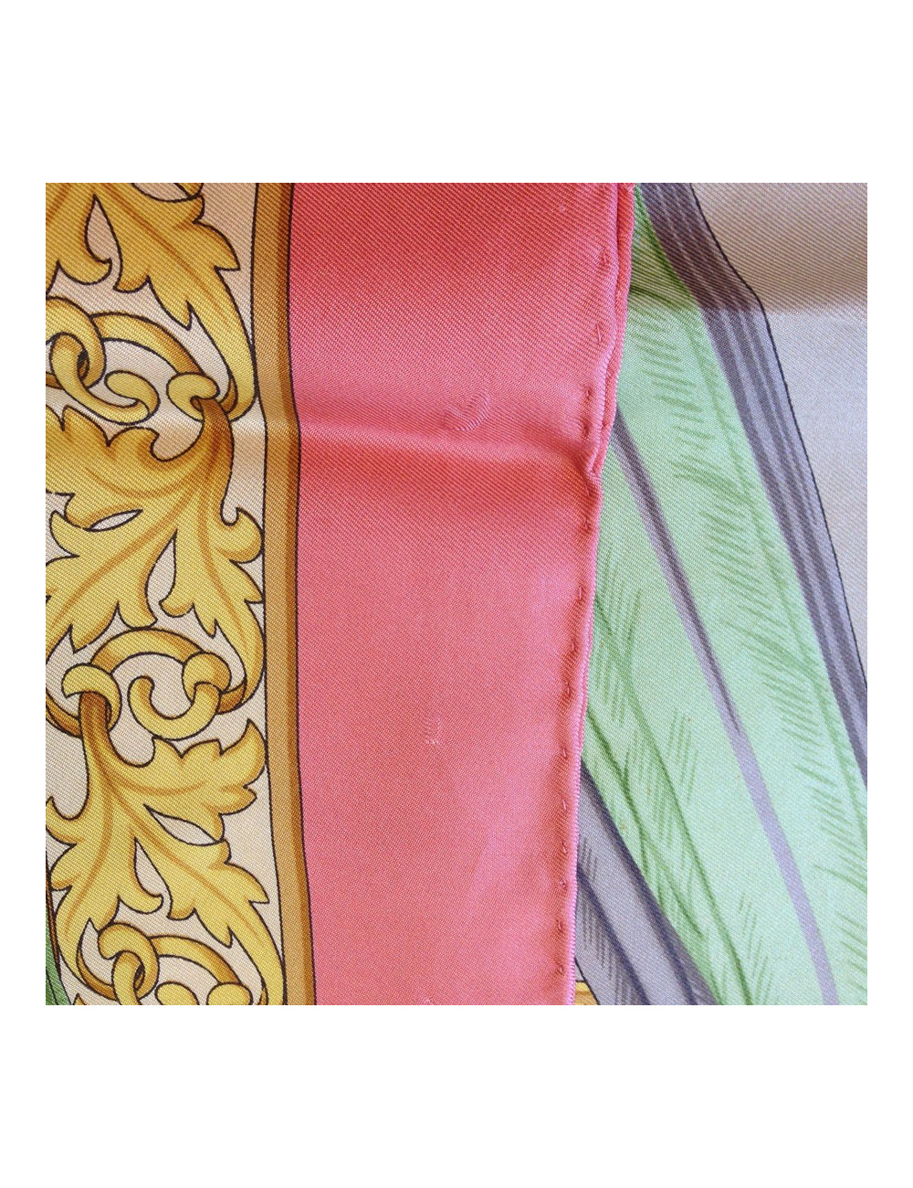 Carré de soie SALVATORE FERRAGAMO motif perroquets mauves vintage