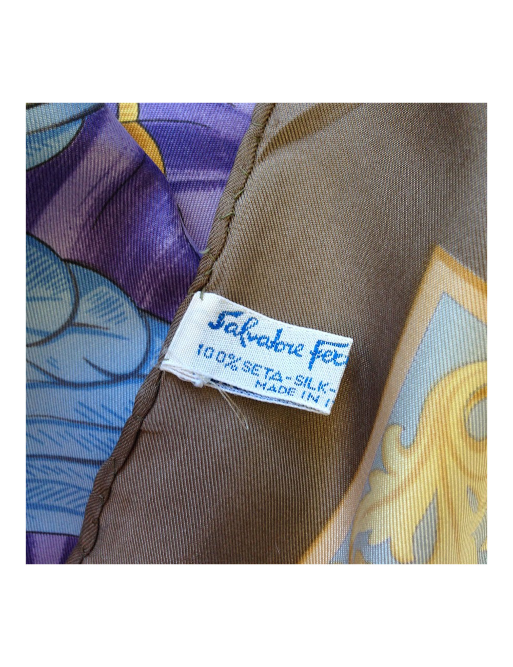 Carré de soie SALVATORE FERRAGAMO motif perroquets vintage