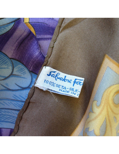 Carré de soie SALVATORE FERRAGAMO motif perroquets mauves vintage