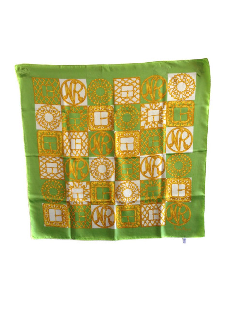 Carré de soie Nina RICCI 