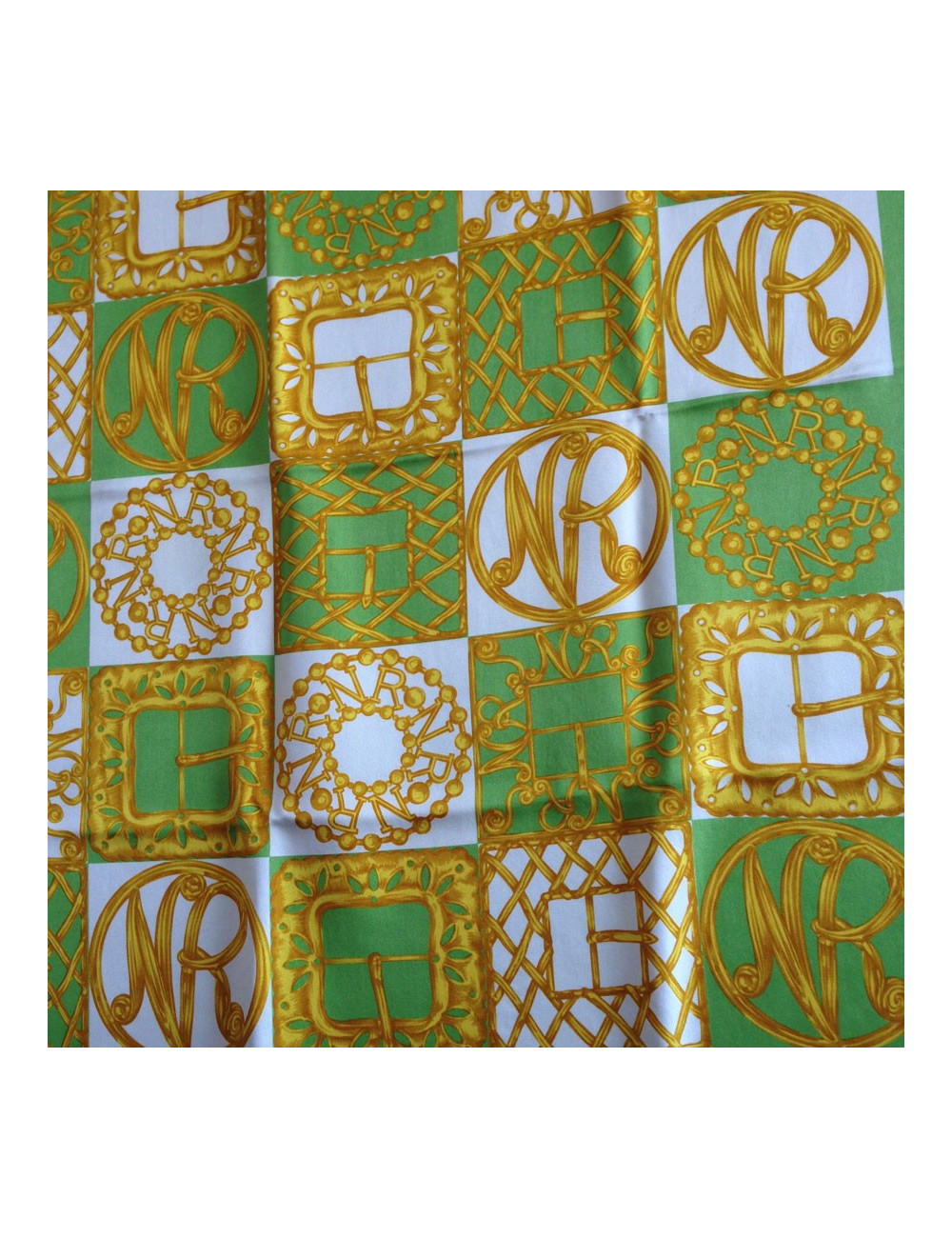 Carré de soie Nina RICCI 