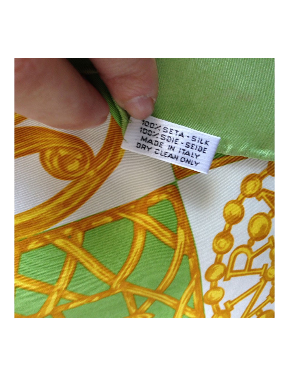 Carré de soie Nina RICCI vert, or et blanc