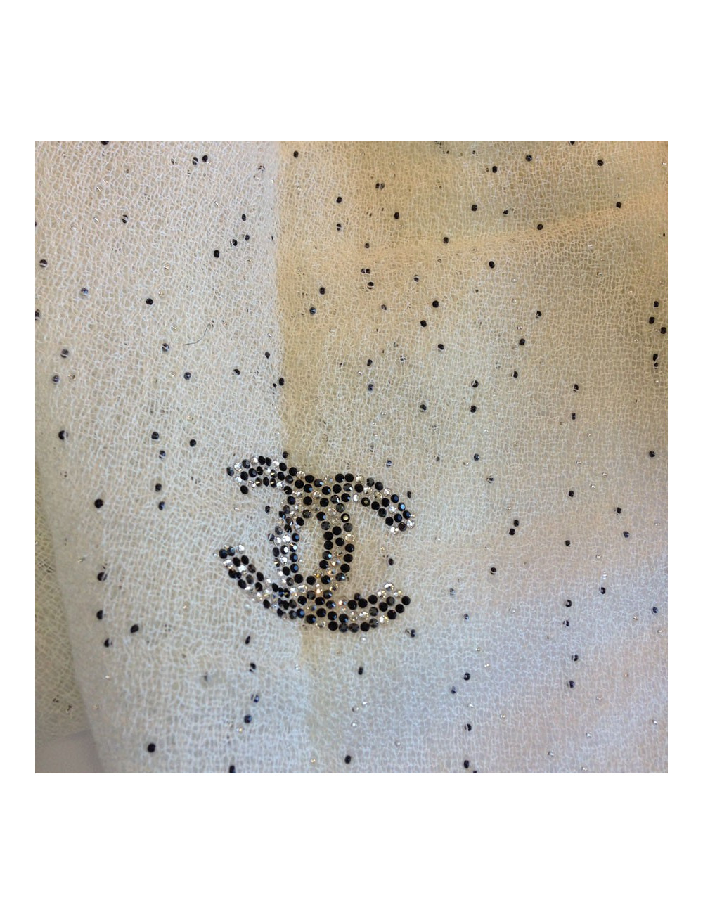 Etole CHANEL écrue en cachemire, soie et petites perles