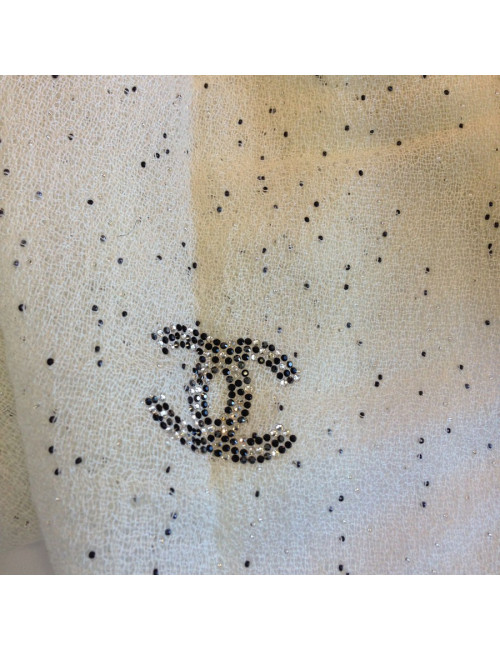 Etole CHANEL écrue à bord frangé en cachemire, soie et petites perles