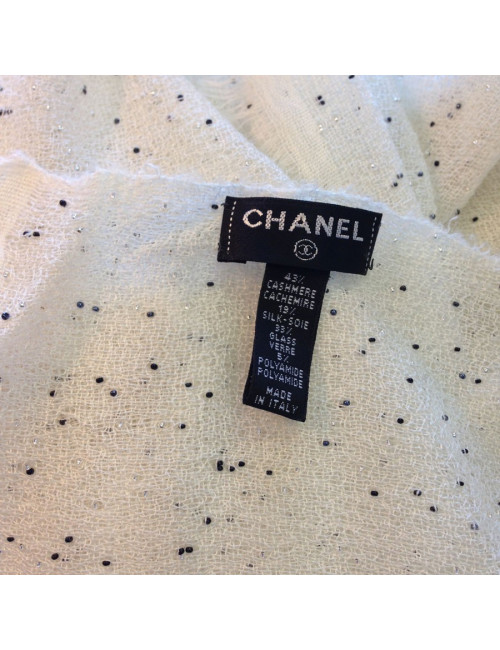 Etole CHANEL écrue à bord frangé en cachemire, soie et petites perles