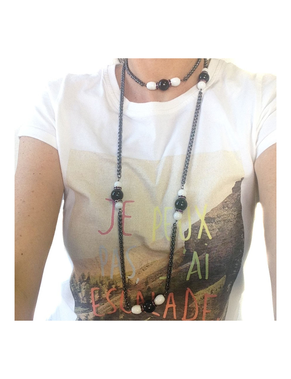 sautoir MARGUERITE DE VALOIS chaîne ruthénium, pâte de verre noire et blanche et strass swarovski violet