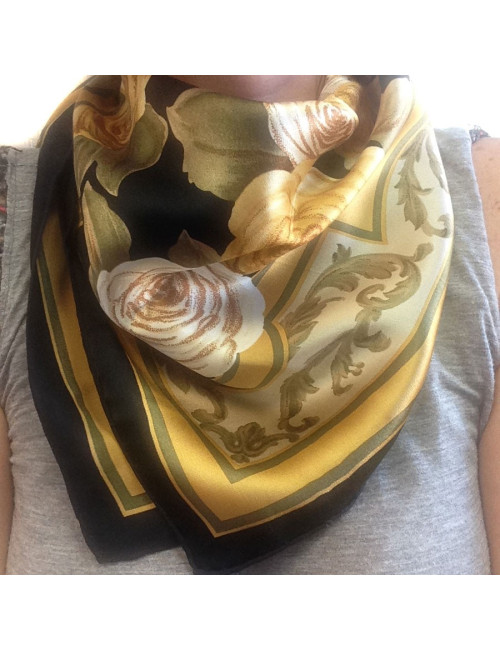Foulard CHRISTIAN DIOR en soie 