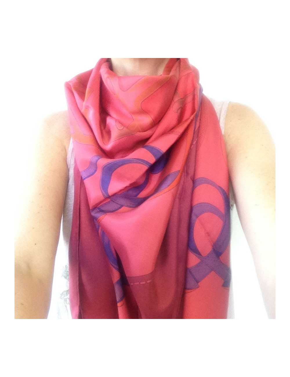 Grand foulard HERMES "Boucleries d'attelage" lie de vin