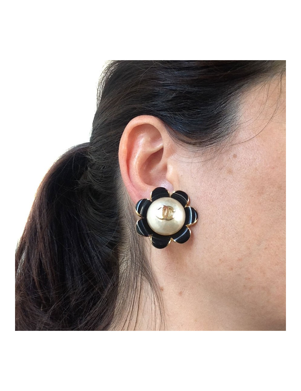 Clips d'oreille CHANEL perles nacrées 