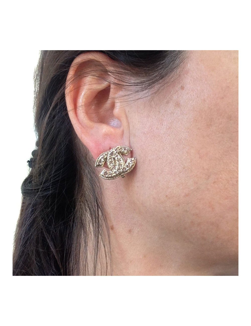 Clips d'oreille CHANEL CC en strass rose