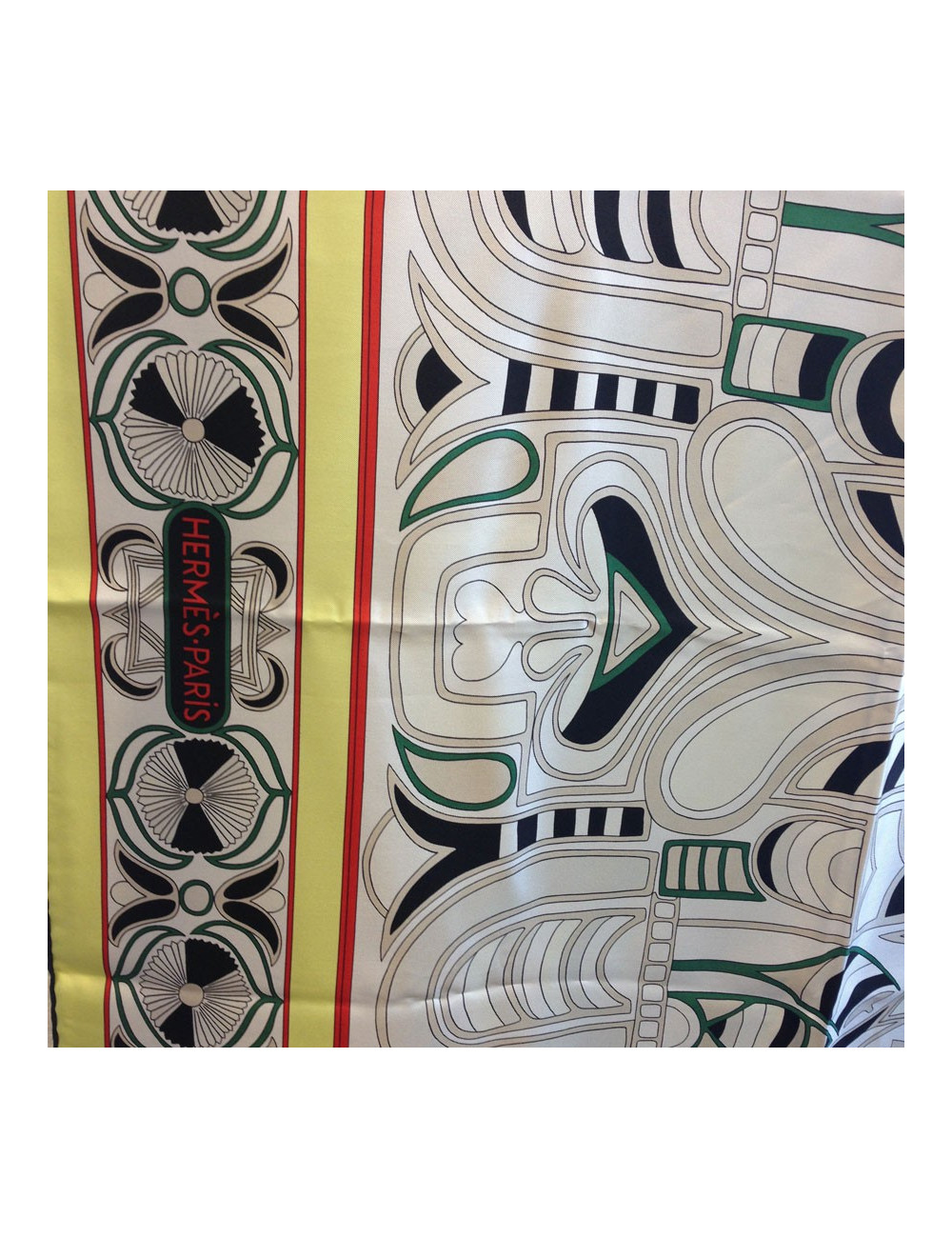 Carré géant "Folklore" HERMES en twill plume de soie jaune