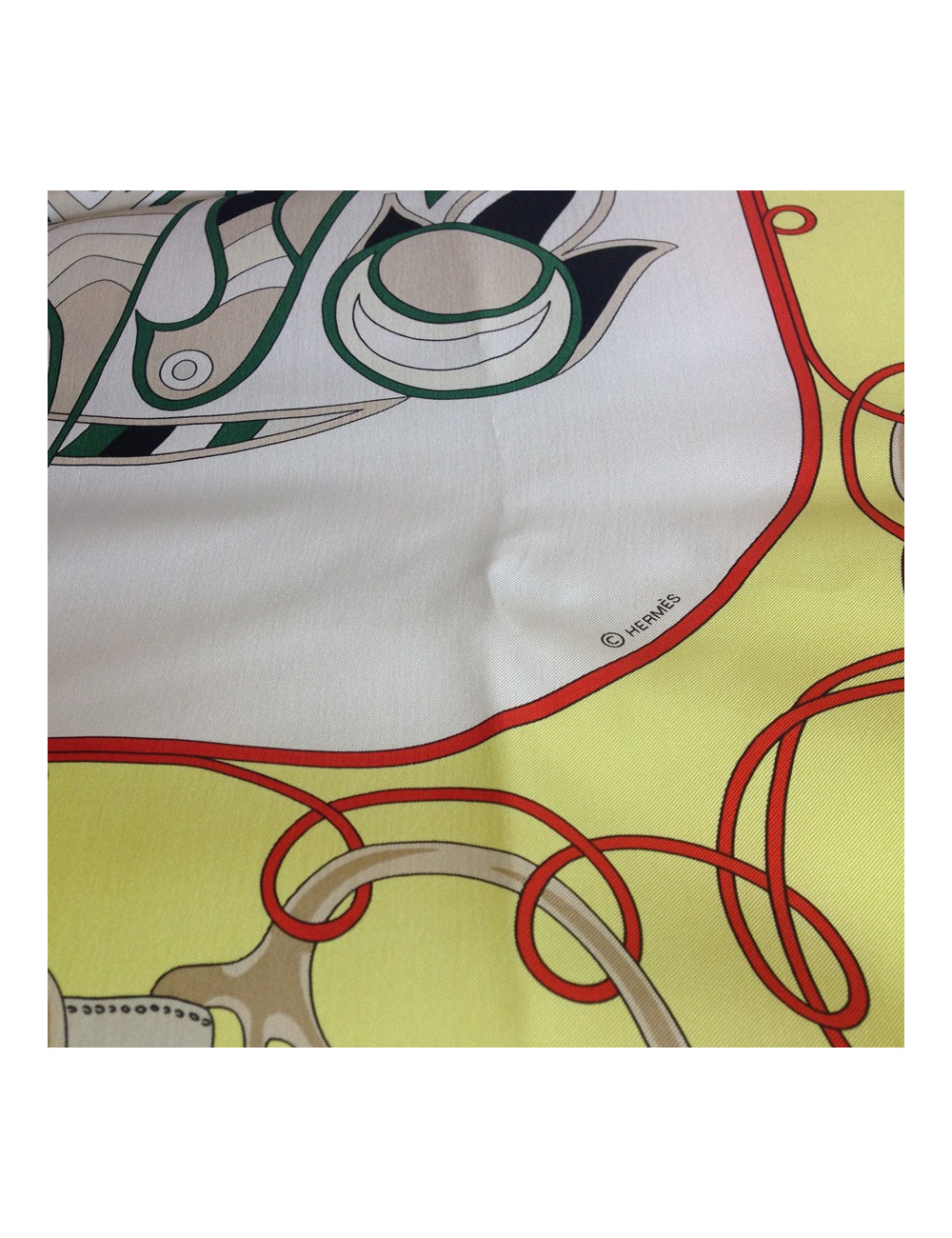 Carré géant "Folklore" HERMES en twill plume de soie jaune