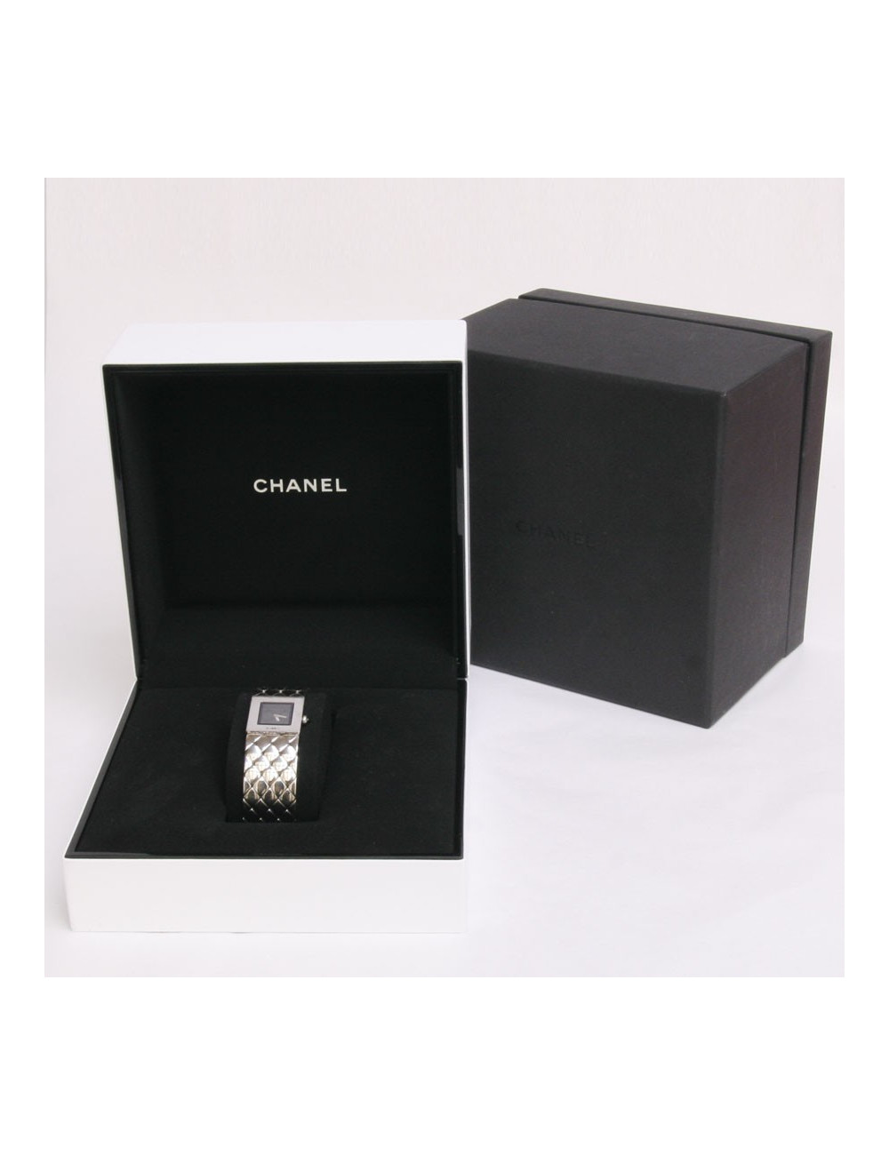 Montre CHANEL matelassée  en acier 