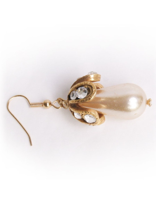 Clous d'oreille MARGUERITE DE VALOIS perle ovale avec perle émeraude et strass