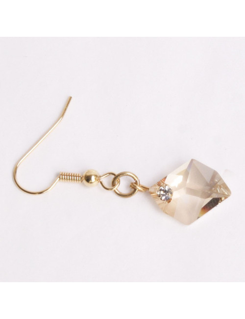 Clous d'oreille MARGUERITE DE VALOIS pierre  taillée et facettée or  avec brillant 