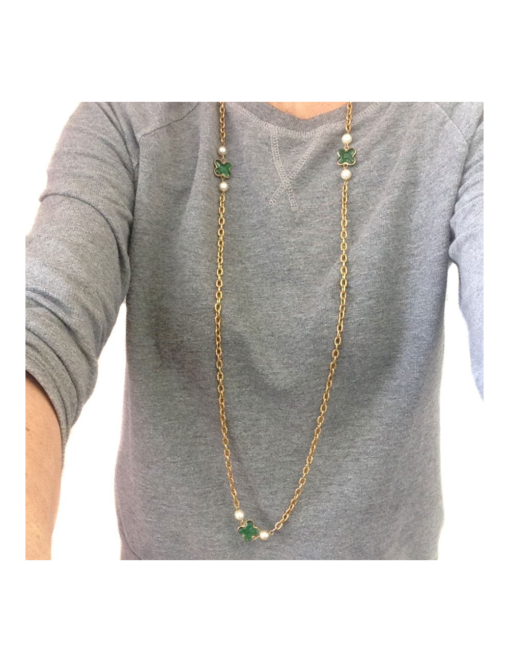 MARGUERITE of VALOIS clover necklace, chain in aged gold metal, glass Emerald and Pearl Pearl