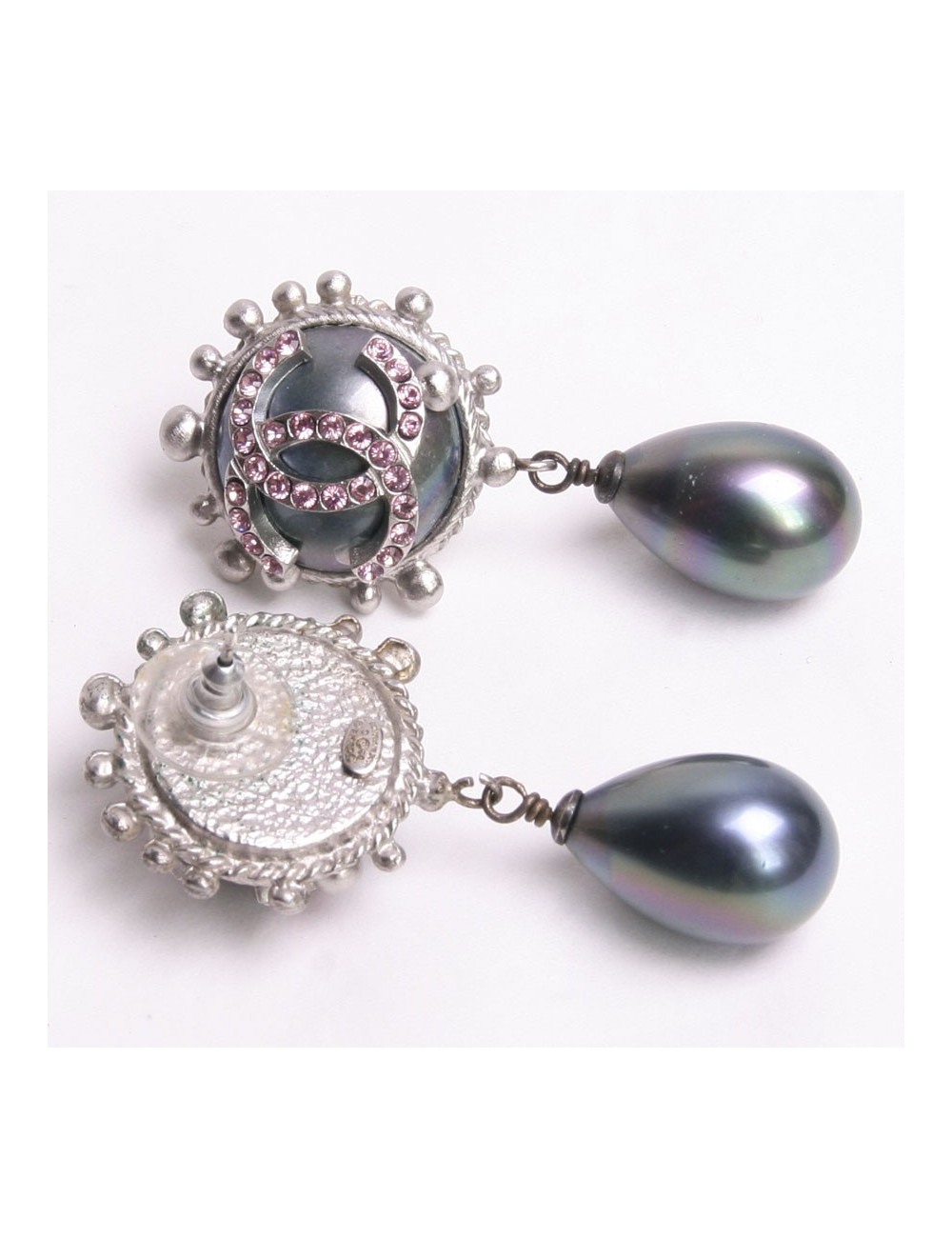 Boucles d'oreille CHANEL avec perle pendante