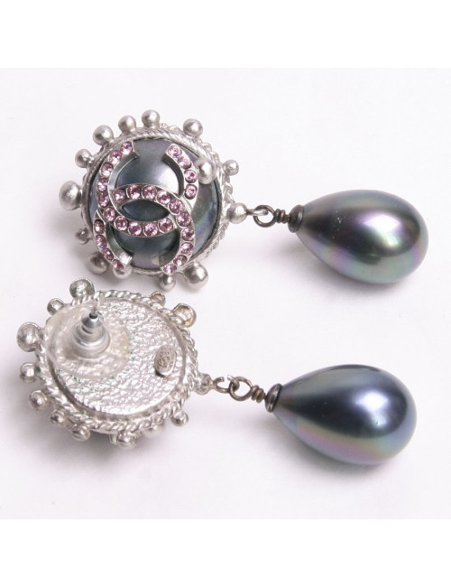 Boucles d'oreille CHANEL avec perle pendante
