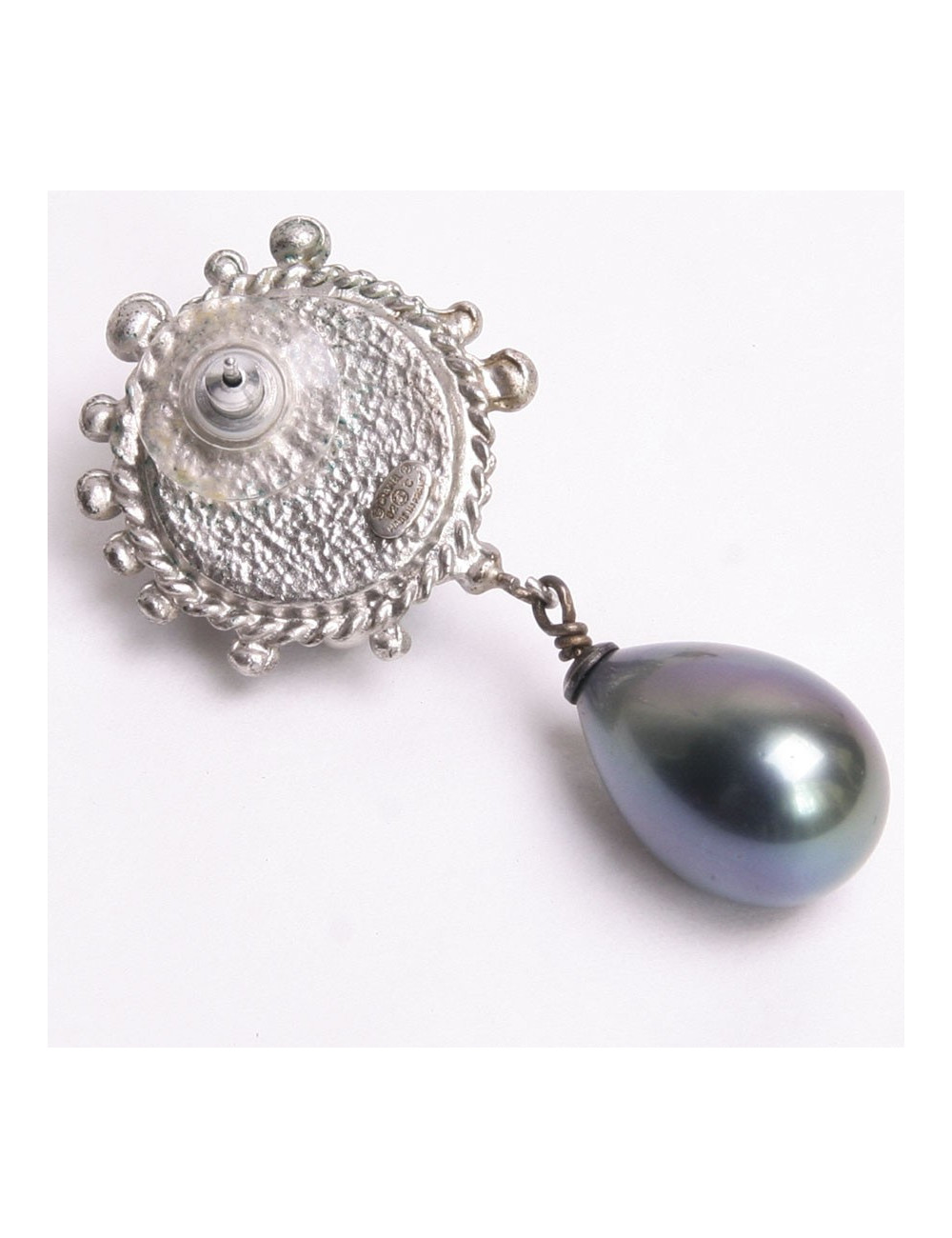 Boucles d'oreille CHANEL avec perle pendante