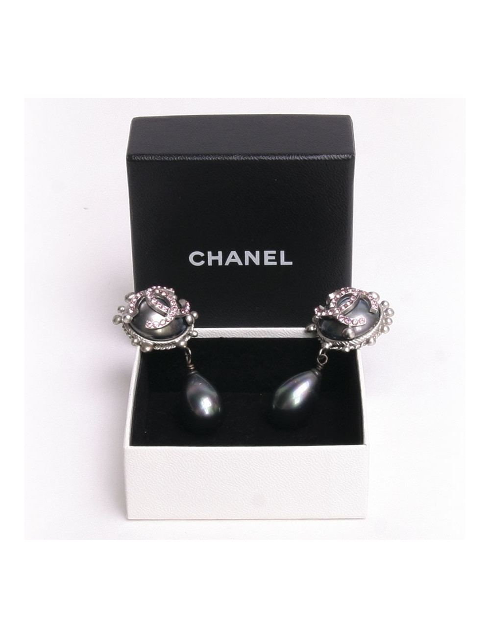 CHANEL earrings with Pearl pending