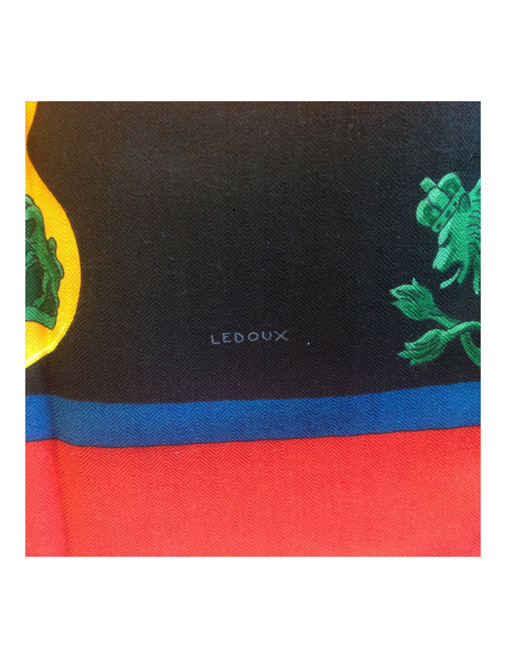 Châle HERMES "Harnais de cour" en cachemire et soie rouge, noir, vert 