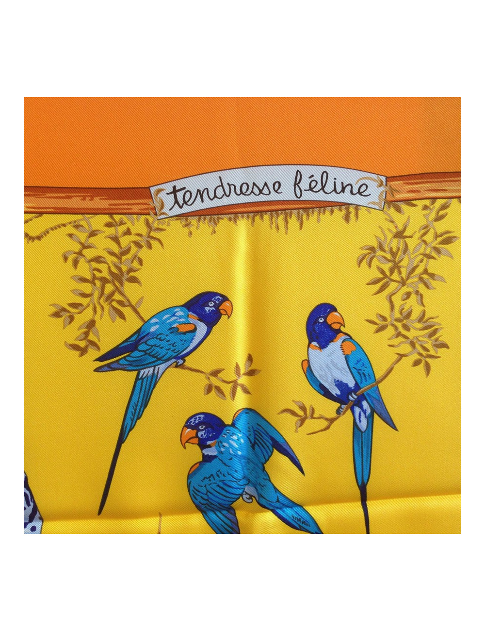 Carré de soie HERMES jaune "tendresse féline"