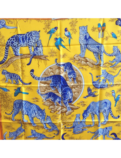 Carré de soie HERMES jaune "tendresse féline"