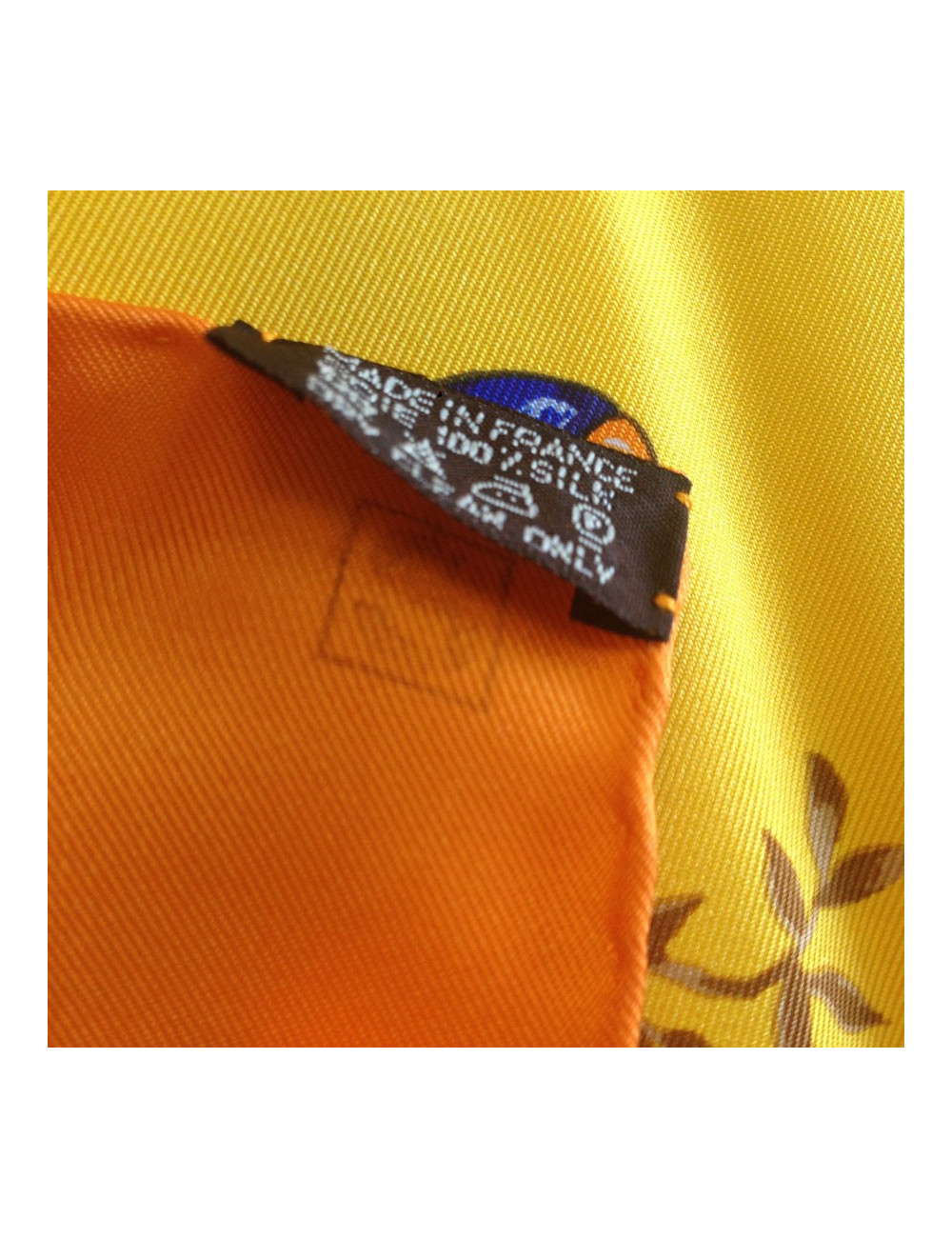 Square of silk HERMES yellow "feline tenderness"