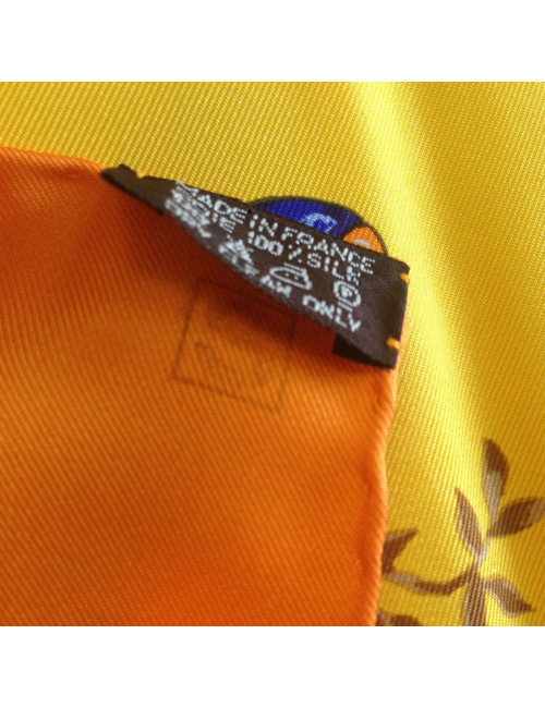 Square of silk HERMES yellow "feline tenderness"
