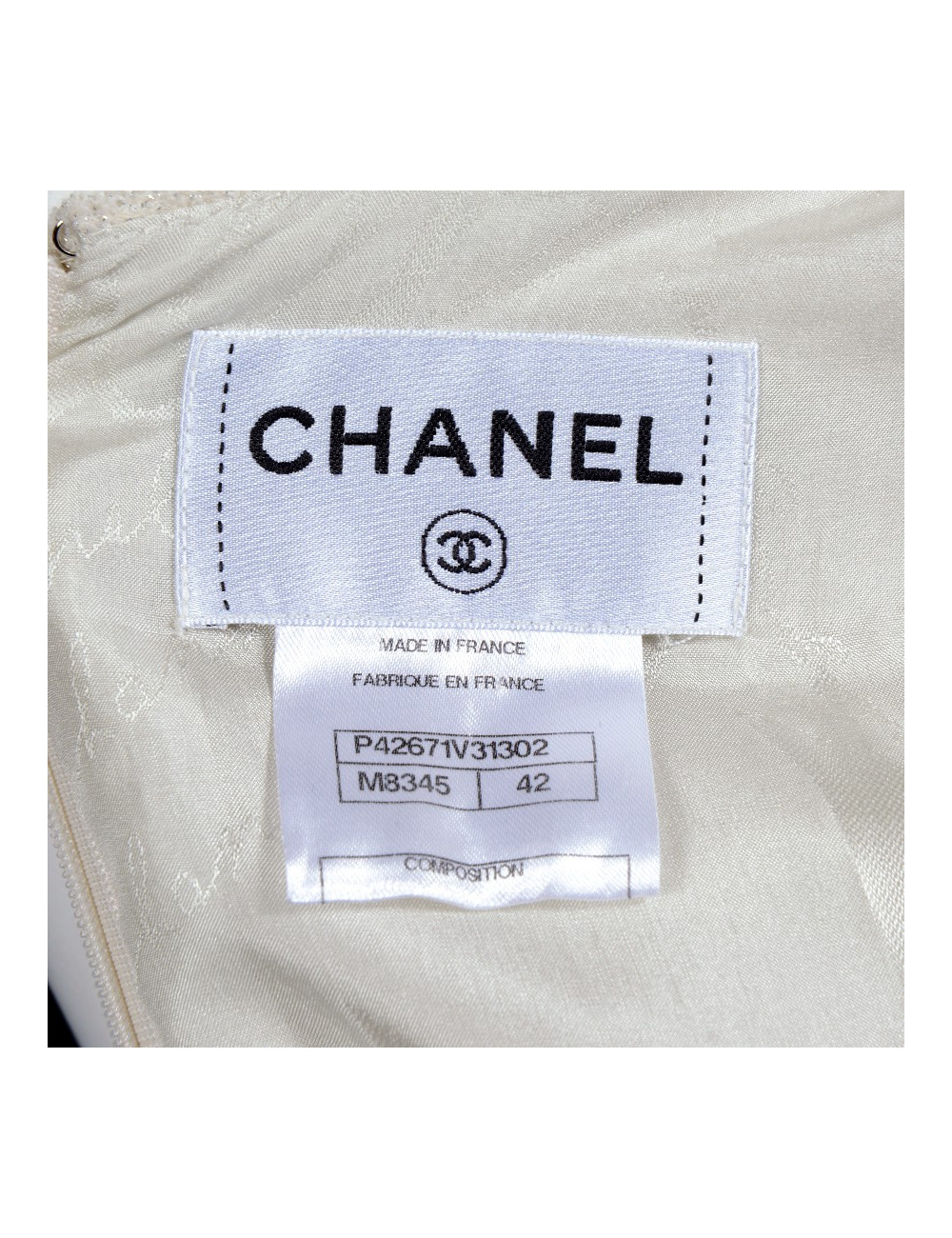Robe CHANEL T 42 en laine et soie écru et fils d'argent