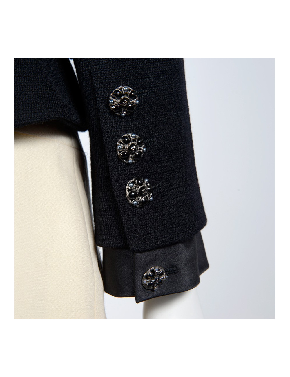 CHANEL Tuxedo black short jacket in wool T 40