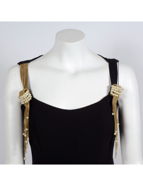 Robe CHANEL T 38 avec bijoux aux épaules