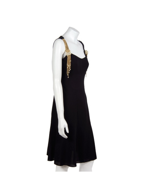 Robe CHANEL T 38 avec bijoux aux épaules