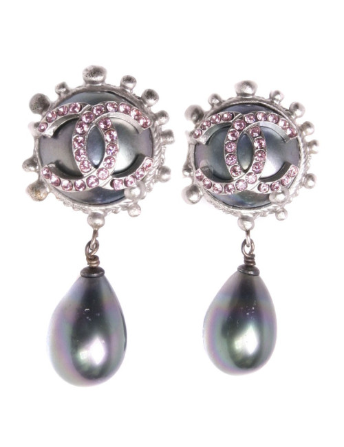 Boucles d'oreille CHANEL avec perle pendante