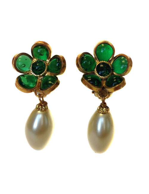 Clips fleurette Marguerite de Valois pâte de verre émeraude et perle ovale nacrée