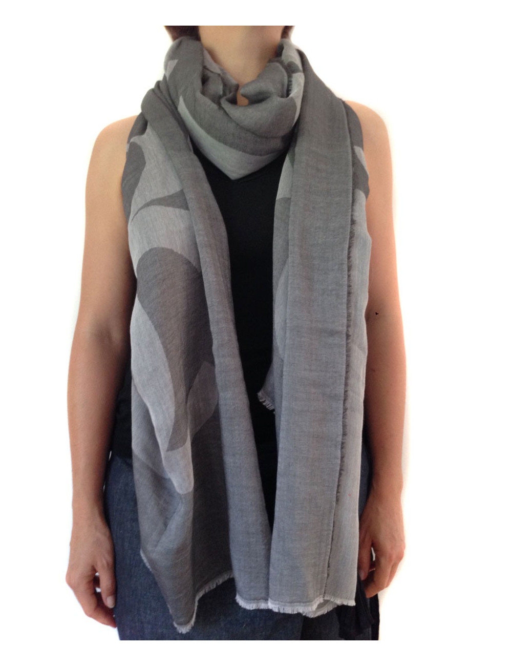 Etole CHANEL à bord frangé en coton gris clair et gris foncé 