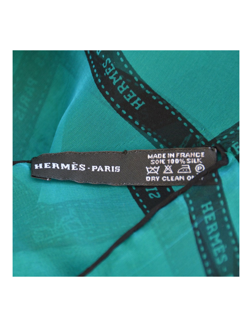 Foulard HERMES  mousseline de soie bleue à reflets verts motif bolduc