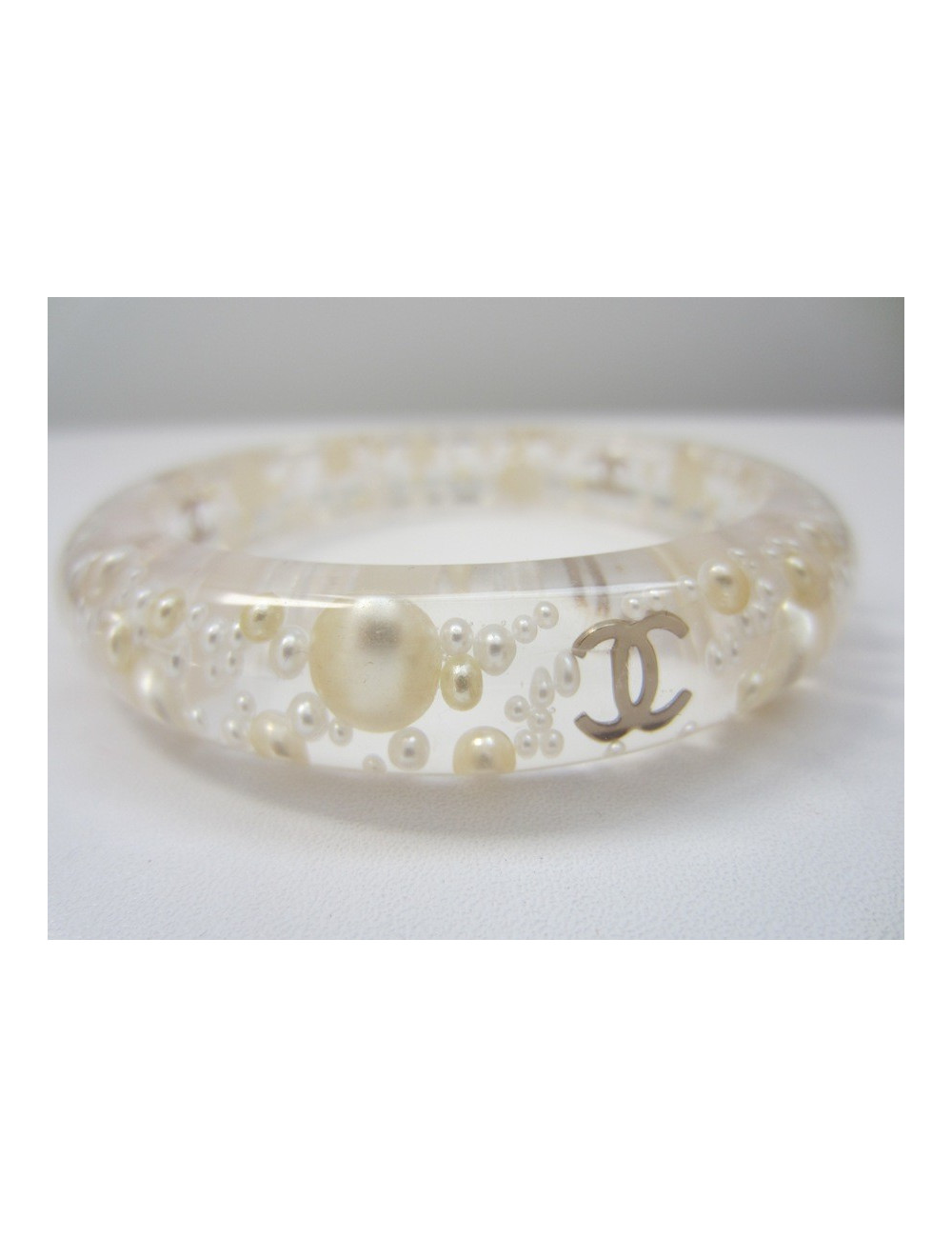 Bracelet/bangle plexi perlÃ© CHANEL