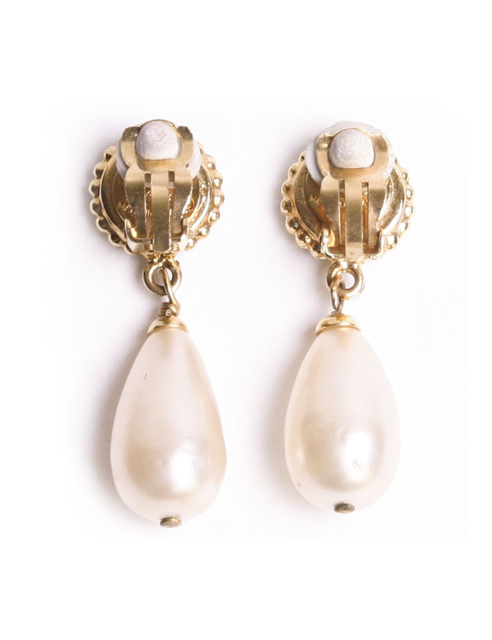 CHANEL Pearl oval pending and 4 leaf clover ear clips