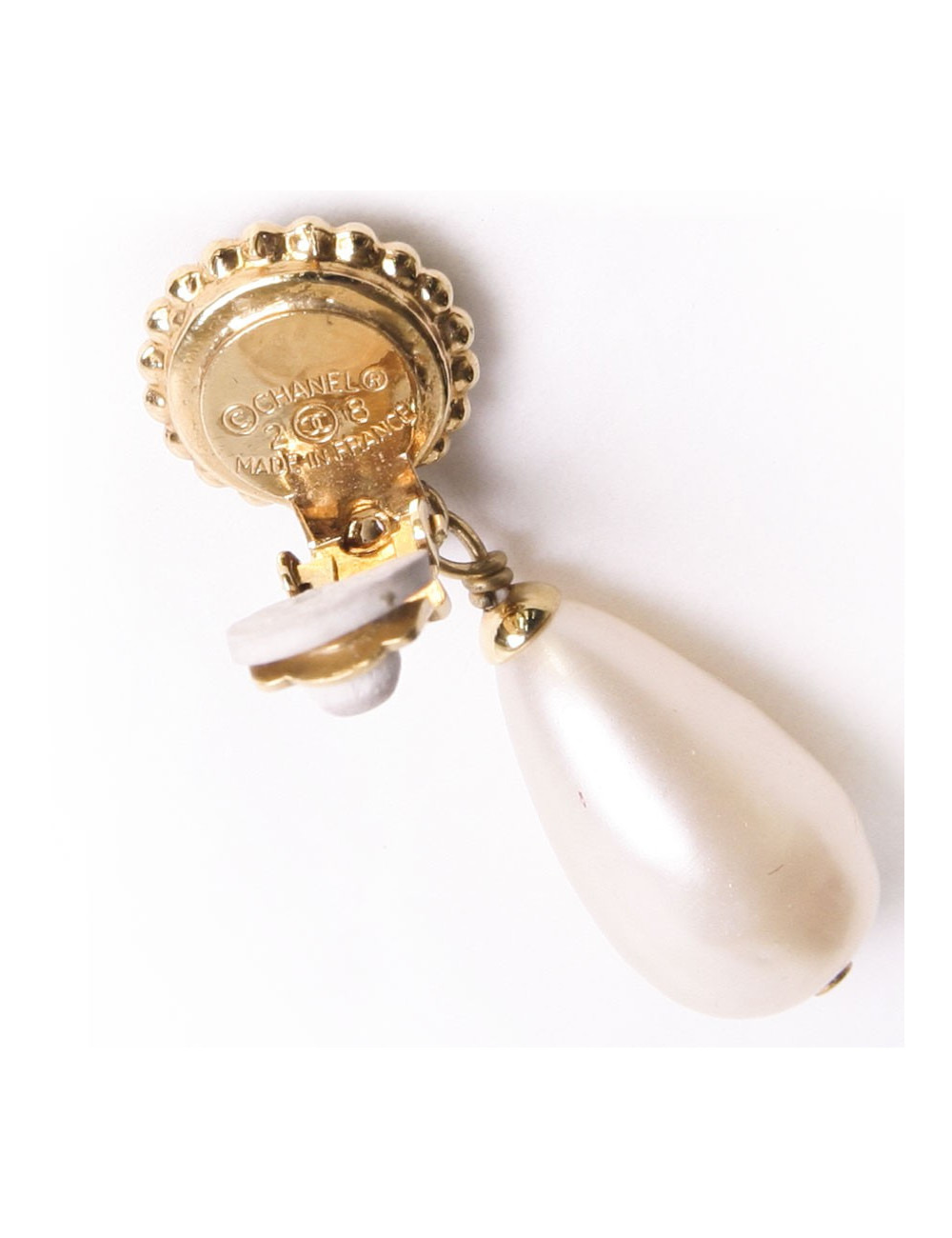 CHANEL Pearl oval pending and 4 leaf clover ear clips