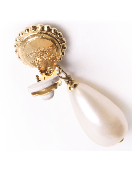 Clips d'oreille CHANEL perle ovale pendante et trèfle à 4 feuilles