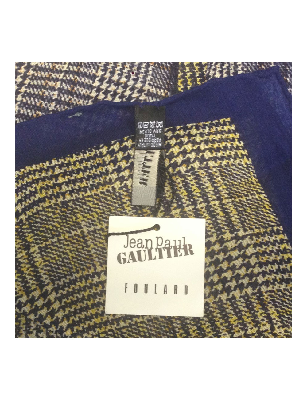 Foulard JEAN PAUL GAULTIER  motif Prince de Galles dans les tons bleus