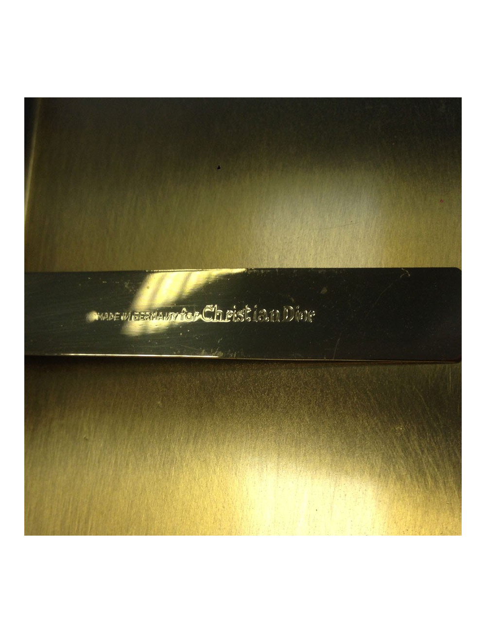 Door-mini cigarettes and his CHRISTIAN DIOR metal comb gold