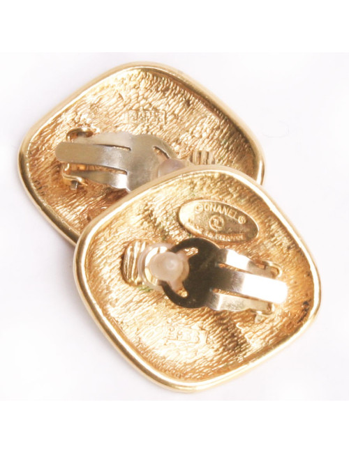 Clips d'oreille CHANEL matelassées dorées