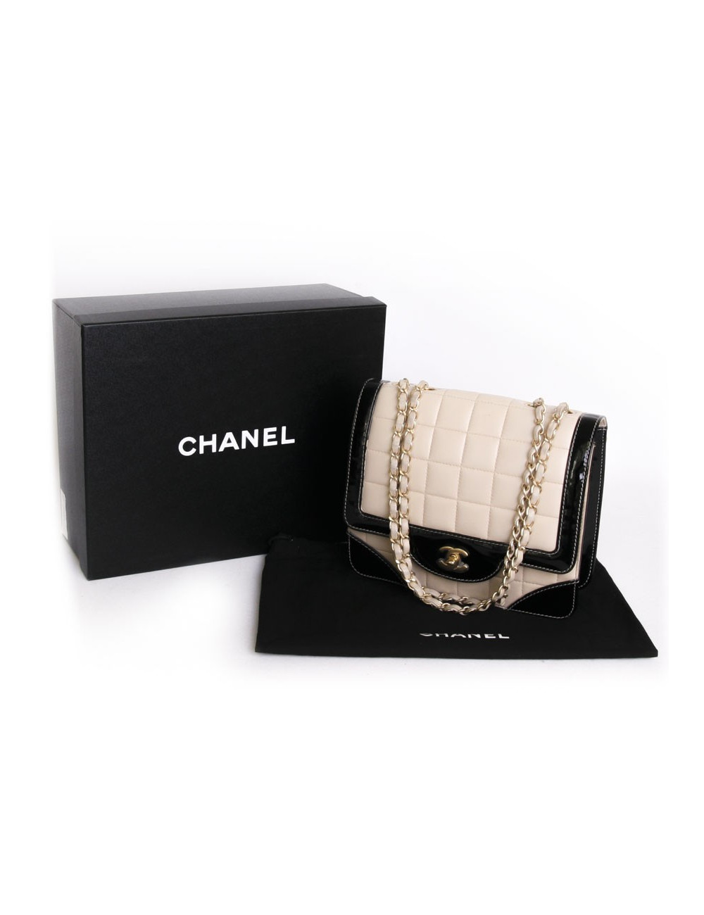 Sac CHANEL en cuir beige et  vernis noir vintage