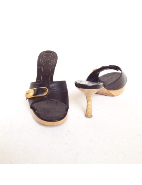 Sabots CHANEL T 39.5 cuir noir et bois clair